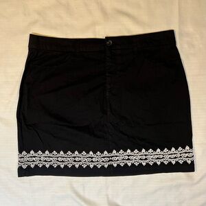 Women Croft & Barrow Black skirt SKORT with White embroidered Trim size 18 (f7)